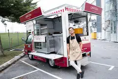 Penyanyi Syarif, yang memiliki Chulop! By The Syarifs dan Boms & Bun, telah membuka kedai Chulop! And Boms & Buns Experience Store di Bangi Avenue, Selangor Malaysia.