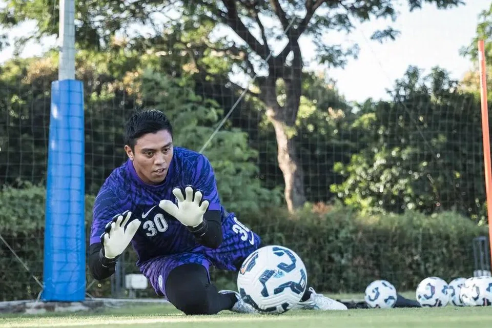 Penjaga gawang Geylang, Rudy Khairullah, antara pemain yang telah membuat ketua jurulatih sementara Singapura, Gavin Lee, kagum dan memanggil beliau untuk sertai skuad Singa. 