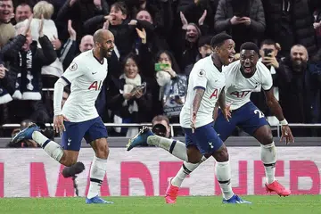 SENTUHAN BERBISA: Pemain Tottenham Hostspur meraikan jaringan selepas Steven Bergwijn (tengah) menjaringkan gol semasa penampilan sulungnya menentang Manchester City di Stadium Tottenham di London kelmarin. - Foto EPA-EFE