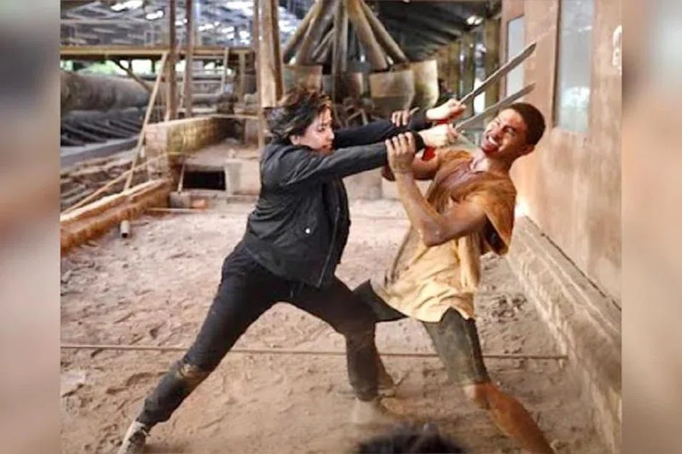 AKSI MENDEBARKAN: Walid yang berteraskan pertarungan silat pada asasnya menyentuh tentang topik yang jarang diselongkar ramai iaitu pemerdagangan manusia.