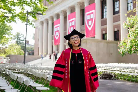 Dr Eirliani Abdul Rahman, 47 tahun, meraih Ijazah Kedoktoran Kesihatan Awam (DrPH) dari Sekolah Kesihatan Umum, T.H. Chan, Universiti Harvard di Boston, Massachusetts.