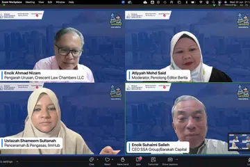 Panelis sesi webinar anjuran Berita Harian (BH) dan Wakaf Masyarakat Singapura (WMS) pada 25 Jun terdiri daripada Pengarah Urusan Crescent Law Chambers LLC, Encik Ahmad Nizam Abbas (atas, kiri); Ketua Pegawai Eksekutif SSA Group dan Barakah Capital, Encik Suhaimi Salleh (bawah, kanan); serta Pengasas IlmHub, Ustazah Shameem Sultanah (bawah, kiri). Penolong Editor Berita BH, Cik Atiyyah Mohamed Said (atas, kanan) tampil selaku moderator sesi itu.