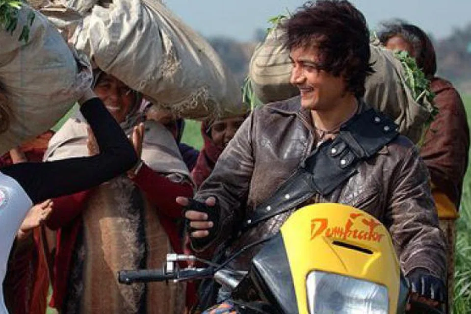 Pelakon, Aamir Khan menghidupkan filem, ‘Rang De Basanti’, yang menyentuh perihal perjuangan dan patriotisme.