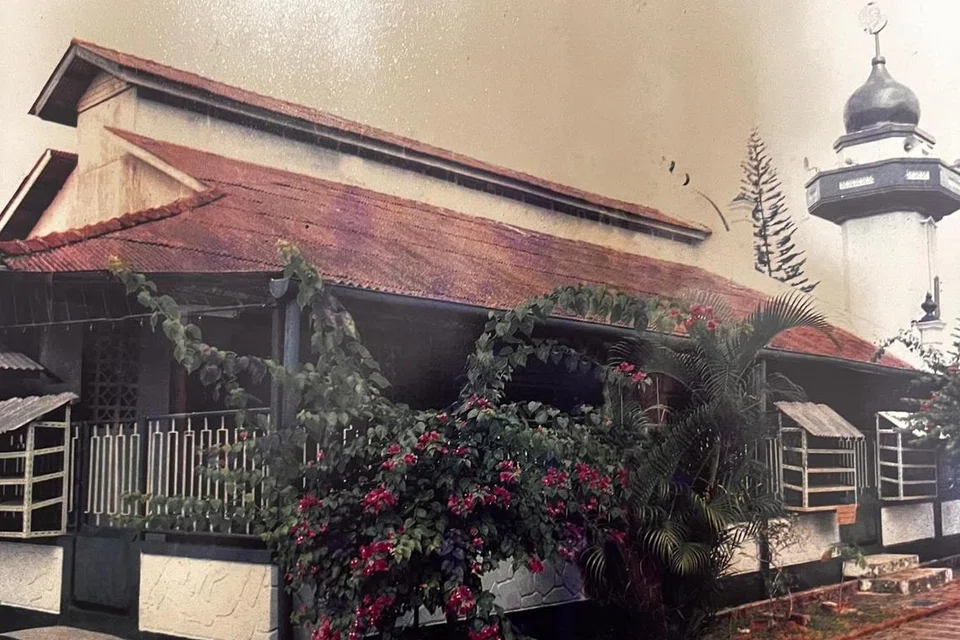 Gambar Masjid Alkaff lama yang pertama, dibina pada 1932, di Jalan Eunos di kawasan Kampung Melayu.