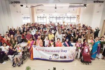 SAMBUT SAMA: Lebih 160 orang hadir untuk menyambut Hari Keharmonian Kaum di Pusat Penuaan Aktif Blossom Seeds di Canberra.