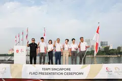 (Dari kiri) Ketua Pegawai Eksekutif (CEO) Sport Singapore, Encik Alan Goh; penembak para negara Daniel Chan; Chef de Mission Pasukan Singapura di Sukan Paralimpik Paris 2024, Cik Ng Wee Chew; Menteri Kebudayaan, Masyarakat dan Belia, Encik Edwin Tong; Menteri Kemampanan dan Sekitaran, Cik Grace Fu; presiden Majlis Sukan Kurang Upaya Singapura, Encik Teo-Koh Sock Miang; dan Chef de Mission Pasukan Singapura bagi Sukan Olimpik Paris 2024, Encik Tan Wearn Haw, bergambar semasa Penyampaian Bendera Pasukan Singapura di Institut Sukan Belia Negara pada 6 Julai.