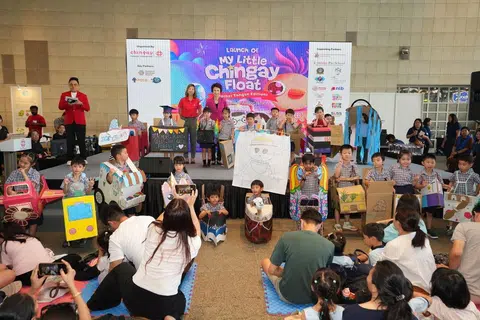Persatuan Rakyat (PA) melancarkan edisi bahasa Cina, Melayu dan Tamil bagi buku kanak-kanak Chingay, ‘My Little Chingay Float’, pada 24 Mei di Bangunan Perpustakaan Negara. Majlis pelancaran itu dihadiri Menteri Negara Kanan (Kebudayaan, Masyarakat dan Belia merangkap Perdagangan dan Perusahaan) Cik Low Yen Ling (barisan belakang, dua dari kiri), dan lebih 300 kanak-kanak prasekolah, sukarelawan pencerita masyarakat dan keluarga.