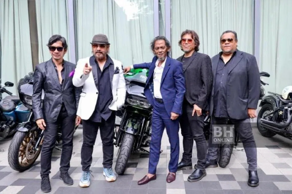 MASIH INGATI AMANAH: Wings yang dianggotai oleh (dari kiri) Edrie Hashim, Datuk Ahmad Azhar Othman (Awie), Azmi Hashim (Black), Kamarullizam Kamarudin (Syam) dan Samsaidi Haji Ulong Idris (Eddie) akan mengadakan acara  ‘Solidariti Wings Motogang Society’ bagi penunggang motosikal berkuasa besar menunjukkan sokongan buat penduduk Gaza.