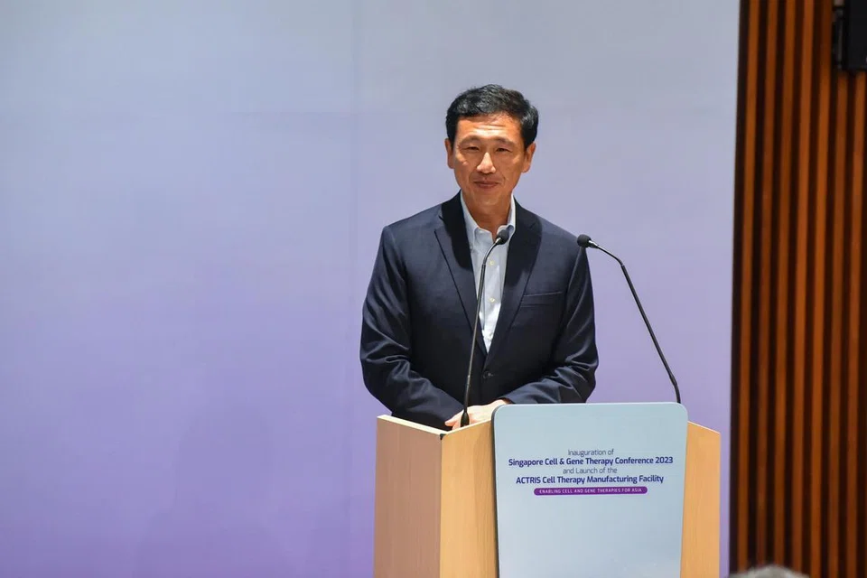 BANGUNKAN KEMAHIRAN: Encik Ong Ye Kung berkata melindungi kesejahteraan warga senja menjadi keutamaan, dengan aspek paling penting merupakan kesihatan mereka, justeru perlunya untuk bangunkan set kemahiran baru dan pengetahuan dalam geragogi.
