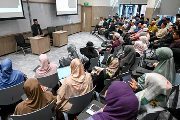 Mufti Dr Nazirudin Mohd Nasir berkongsi tentang Kolej Pengajian Islam Singapura (SCIS) bersama asatizah di Kampus Bencoolen Majlis Ugama Islam Singapura (Muis) pada 11 November.