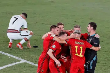 SEKARANG ATAU TIDAK PERNAH LAGI: Pemain Belgium (depan) meraikan kemenangan 1-0 ke atas Portugal dalam pusingan kelompok 16 terakhir Euro 2020, berbelakangkan bintang Portugal Cristiano Ronaldo yang kecewa selepas perlawanan kelmarin. - Foto AFP