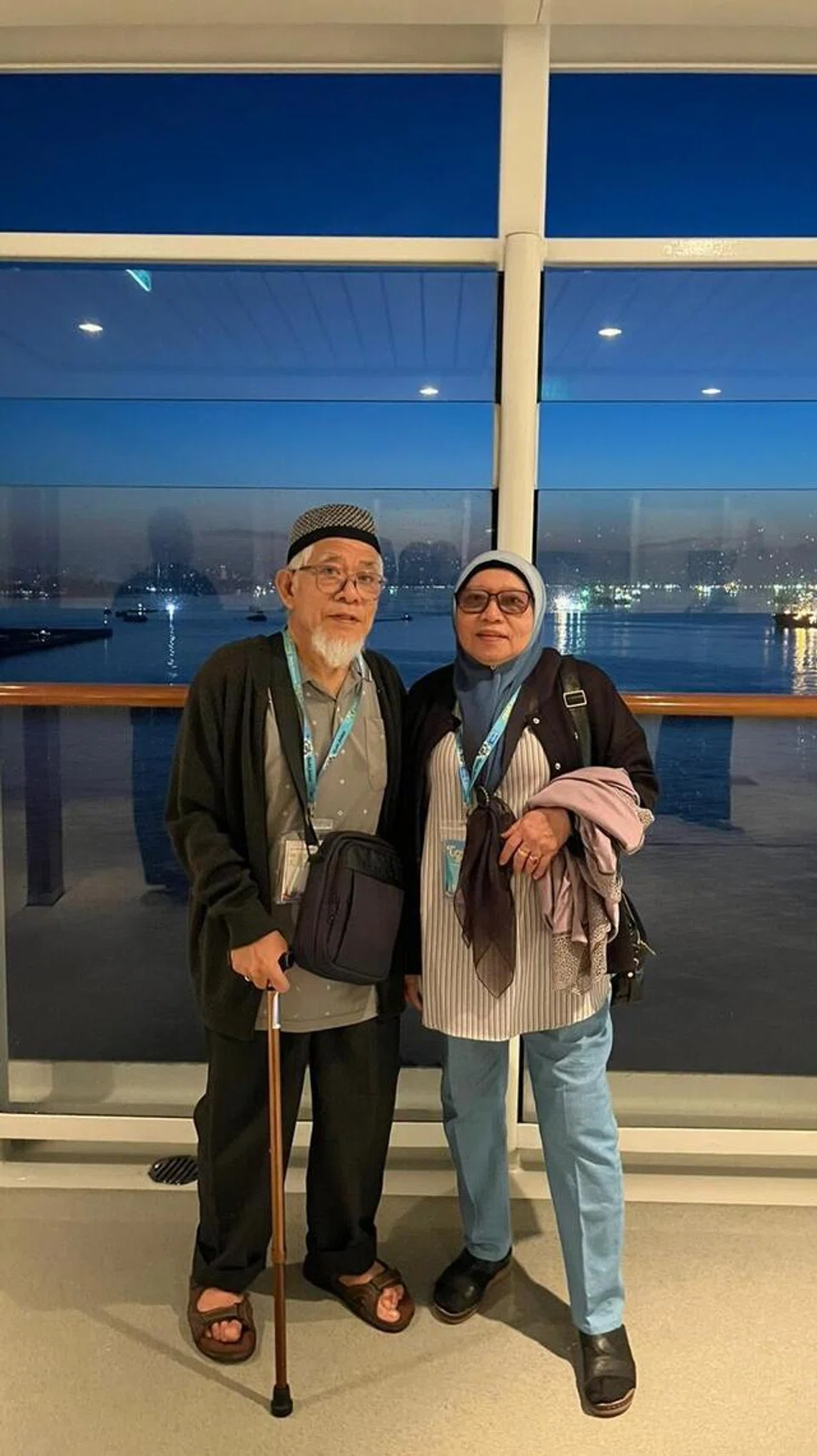 Pasangan Cik Norsiah Abdul Kadir dan Encik Muhammad Samsuddin Saini, 74 tahun, pertama kali menaiki kapal persiaran.