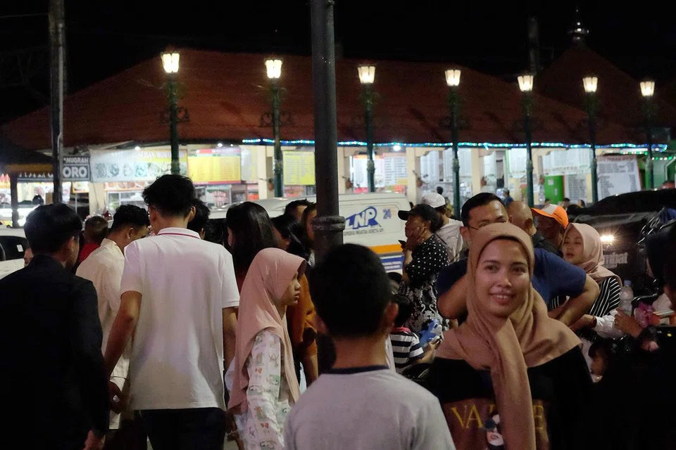 Tiang Jalan Malioboro memang tidak asing lagi bagi pengunjung di Malioboro dan menjadi antara tempat wajib untuk mengambil foto. 