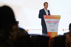 Menteri Negara Kanan (Kemampanan dan Sekitaran), Dr Koh Poh Koon, melancarkan Pelan Akuakultur Singapura bagi mempertingkat sektor akuakultur di Singapura.