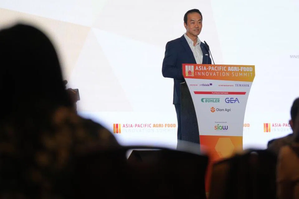 Menteri Negara Kanan (Kemampanan dan Sekitaran), Dr Koh Poh Koon, melancarkan Pelan Akuakultur Singapura bagi mempertingkat sektor akuakultur di Singapura.