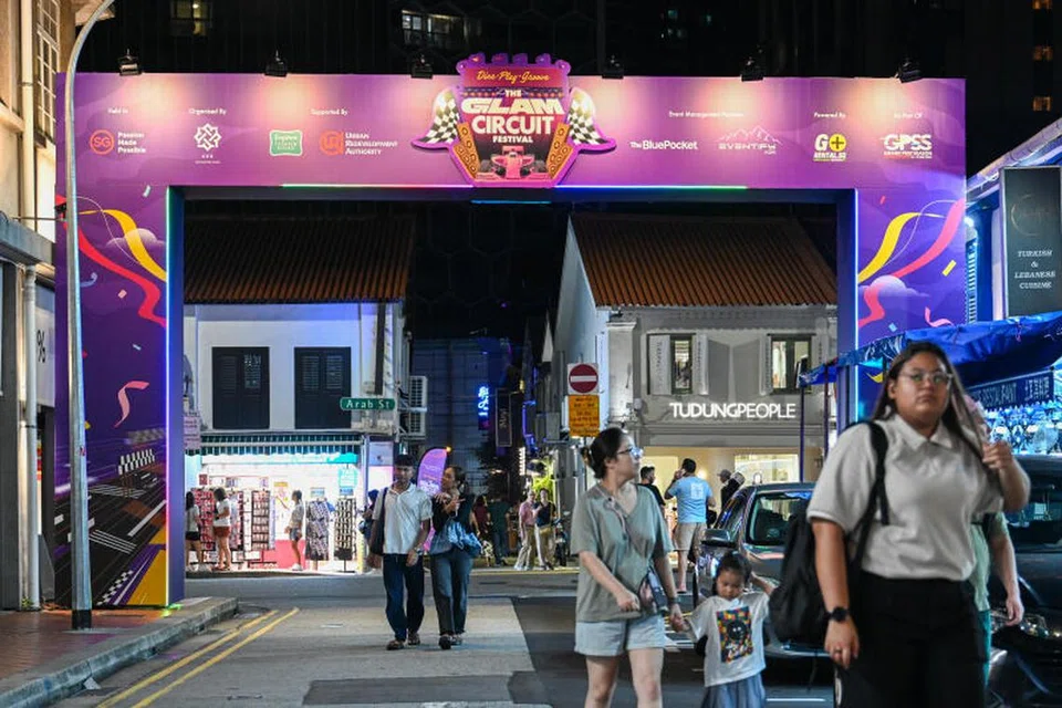 Satu pesta bertemakan F1 – Pesta Litar Glam – yang diadakan di Kampong Gelam selama 10 hari hingga 22 September.