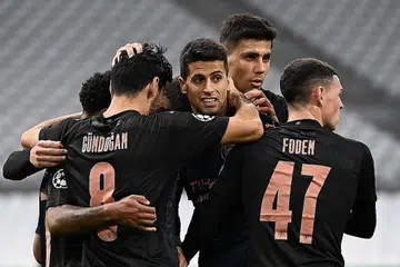 MENANG SELESA: Ilkay Gundogan (kiri) meraikan gol kedua Manchester City dalam kemenangan 3-0 bersama rakan sepasukan menentang Marseille di padang lawan semalam, untuk meneruskan permulaan sempurna City dalam Liga Juara-Juara musim ini. - Foto AFP 