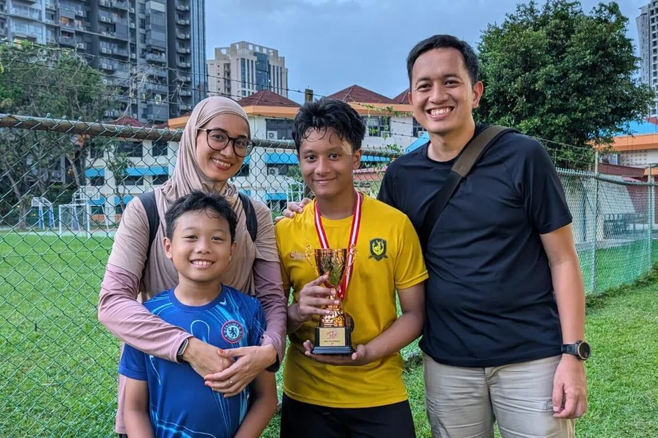 bola sepak, tempat letak kereta, brahmasta adipradana, wheretopark.sg