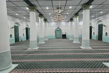 DEWAN GAH: Kini dewan solat masjid lebih kondusif dan nyaman dengan pemasangan alat penghawa dingin di Masjid Jamae Chulia. 