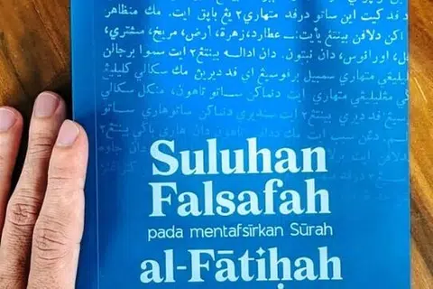 Kitab ‘Suluhan Falsafah Pada Mentafsirkan Surah Al-Fatihah’, karangan Kiyai Ahmad Zuhri Mutammim, yang asalnya diterbitkan Matbah Al Ahmadiah di Singapura.  Kini kitab ini telah diterbit ulang Akademi Jawi Malaysia pada 2023.