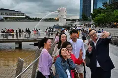 SUMBANGAN BESAR: Terdapat 3.6 juta pelawat China ke Singapura pada 2019, lebih banyak daripada negara lain, yang membelanjakan secara bersama $4.1 bilion. - Foto ST