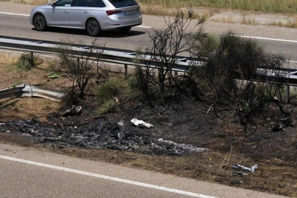 Kesan kemalangan membabitkan kereta yang dinaiki penyerang Portugal dan Liverpool, Diogo Jota dan adik lelakinya, Andre. 