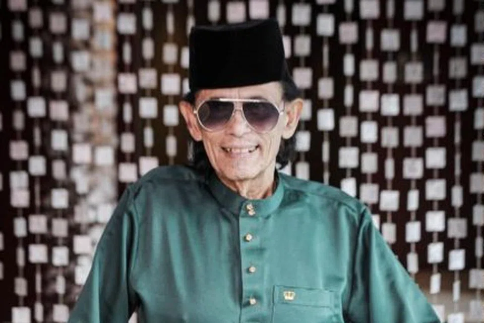 Hail Amir, yang dikenali sebagai rakan duet Uji Rashid, mengalami jangkitan paru-paru selepas batuk berterusan.