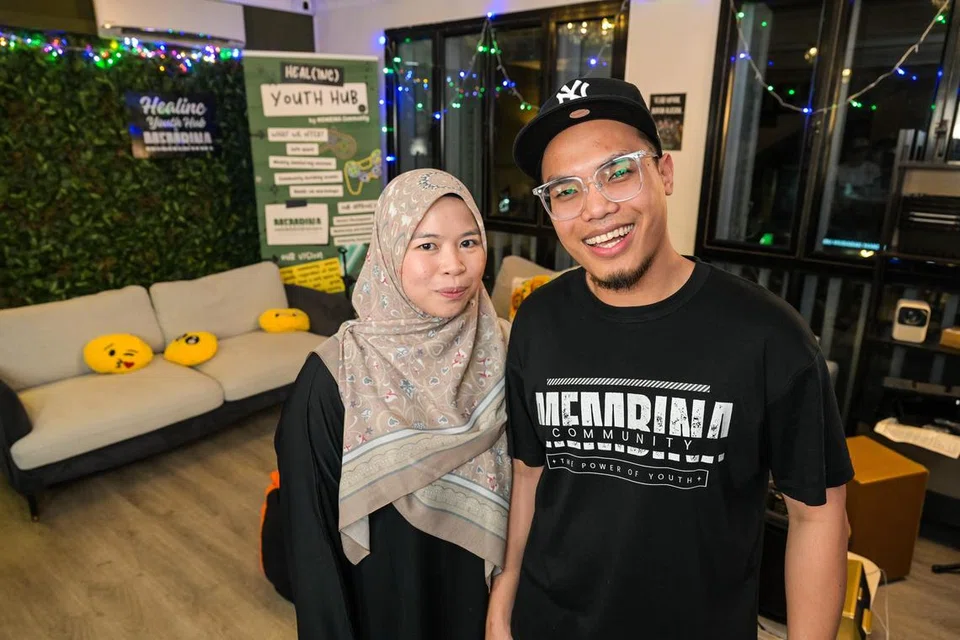 Pasangan suami isteri, Encik Mohamed Nor Jihad Mohamed Suhaimi dan Cik Sri Nur Asma-ul Husna Mohd Hussain, mengasaskan Membina Community, pertubuhan bukan meraih untung bagi membantu belia berisiko, pada 2023.