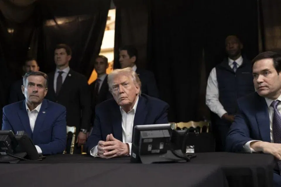 Amerika Syarikat, Donald Trump, menahan Presiden Venezuela, Nicolas Maduro, Caracas