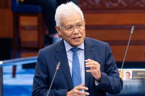 politik M’sia, Datuk Seri Hamzah Zainudin, Bersatu, pemecatan
