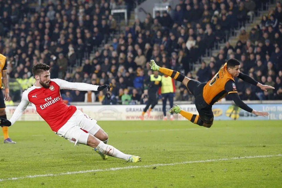 Olivier Giroud menjaringkan gol kedua untuk Arsenal, yang mengalahkan Hull City 4-0 dalam perlawanan ulangan pusingan kelima Piala FA di Stadium KC. 