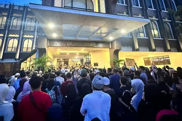 PANGGILAN SUBUH: Sekitar 3,500 jemaah menyertai acara ‘Geng Subuh Macam Jumaat’ di Masjid Yusof Ishak pada 6 Januari lalu. Idea menganjurkan acara tersebut diilhamkan daripada kempen ‘Geng Subuh Macam Jumaat’, yang dikelola selebriti Malaysia, Alif Satar, baru-baru ini.