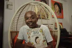 bapa, baca buku cerita, saluran YouTube, anak, kasih sayang
