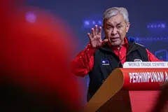 Presiden Umno yang juga Timbalan Perdana Menteri Malaysia, Datuk Seri Dr Ahmad Zahid Hamidi, ketika merasmikan Simposium Politik Era Digital 2026 anjuran Penerangan Umno sempena Perhimpunan Agung Umno (PAU) 2025 di Pusat Dagangan Dunia (WTC), Kuala Lumpur, pada 14 Januari. 