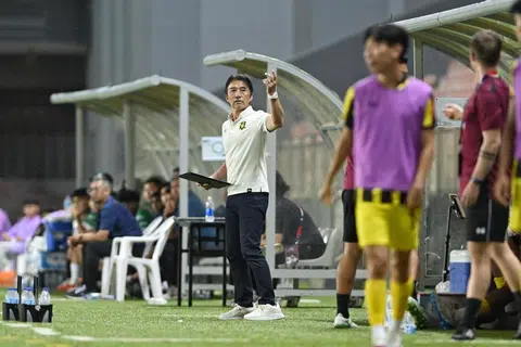 Katsuhito Kinoshi (tengah) mengundur diri sebagai ketua jurulatih pasukan Liga Perdana Singapura, BG Tampines Rovers, hanya 12 hari selepas menggalas tanggungjawab tersebut.