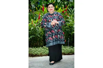'SIMPAN' ALBUM DULU: Adibah Noor (gambar atas) sebenarnya sudah menyiapkan sebuah album penuh dengan lapan lagu duet bersama artis-artis popular Malaysia, Adibah Noor lebih rela menyimpan saja album itu daripada dilancarkan dan melihat ia 'dipergunakan' secara percuma oleh sesiapa sekali pun. - Foto NUR DIYANA TAHA