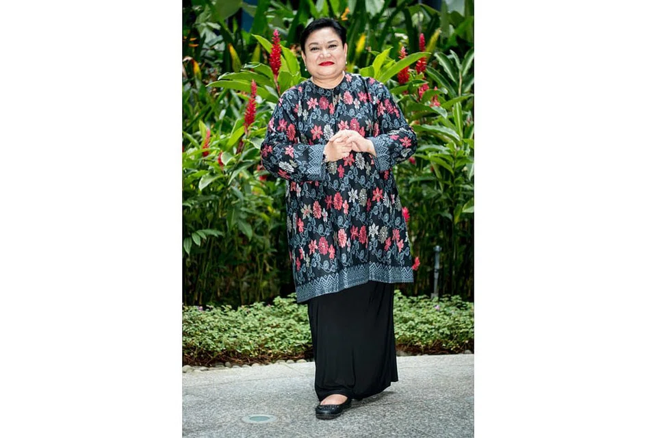 'SIMPAN' ALBUM DULU: Adibah Noor (gambar atas) sebenarnya sudah menyiapkan sebuah album penuh dengan lapan lagu duet bersama artis-artis popular Malaysia, Adibah Noor lebih rela menyimpan saja album itu daripada dilancarkan dan melihat ia 'dipergunakan' secara percuma oleh sesiapa sekali pun. - Foto NUR DIYANA TAHA