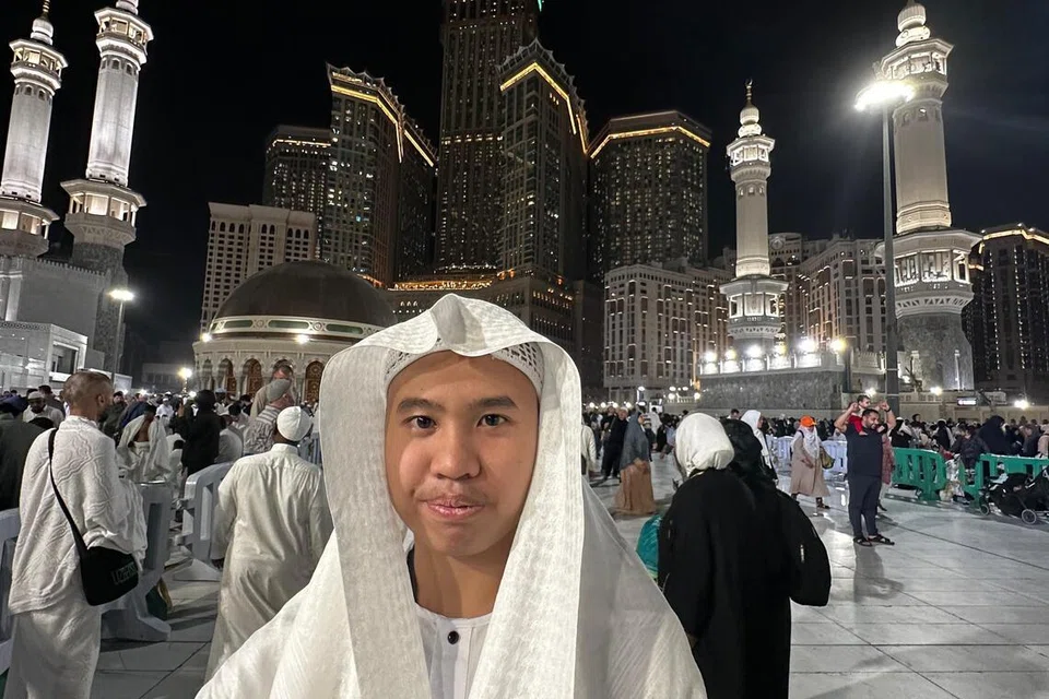 Tahun ini adalah tahun ketiga berturut-turut Encik Adyan Mohammed Raziff dapat menunaikan umrah bersama keluarganya dalam bulan Ramadan.
