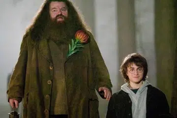 PERGINYA SEORANG SENIMAN: Pelakon warga Scotland, Robbie Coltrane yang memegang watak 'Rubeus Hagrid', yang berbadan besar bagi filem bersiri 'Harry Potter' meninggal dunia kelmarin pada usia 72 tahun. - Foto-foto REUTERS, WARNER BROS