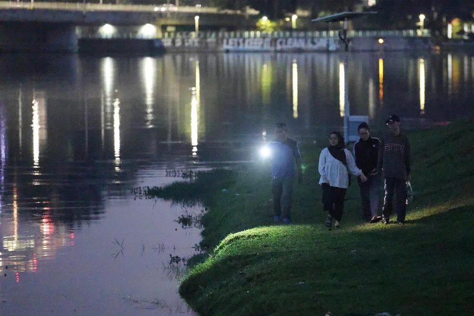Beberapa ahli keluarga Daniel dilihat berada di lokasi kejadian ketika wartawan Berita Harian (BH) berada di tempat kejadian sekitar 6 pagi pada 26 Februari.