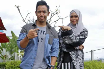 SALING MENGAGUMI: Sedang Sufi Rashid melihat Siti Nordiana sebagai idolanya sejak kecil, Siti Nordiana pula kagum dengan suara lemak merdu Sufi ketika menyanyikan lagu rok. - Foto FARAH REZAL