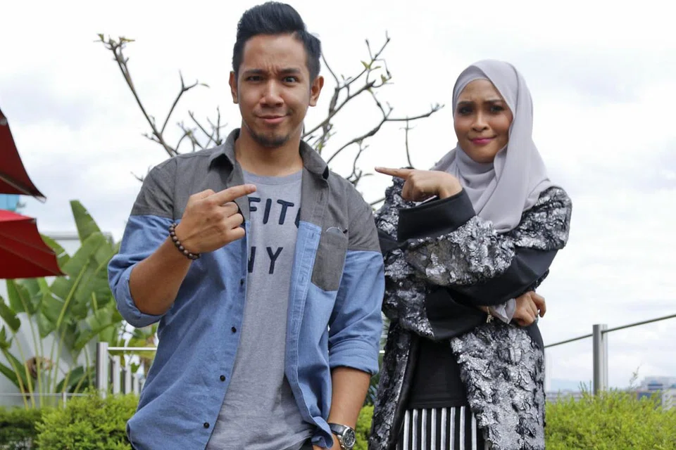 SALING MENGAGUMI: Sedang Sufi Rashid melihat Siti Nordiana sebagai idolanya sejak kecil, Siti Nordiana pula kagum dengan suara lemak merdu Sufi ketika menyanyikan lagu rok. - Foto FARAH REZAL