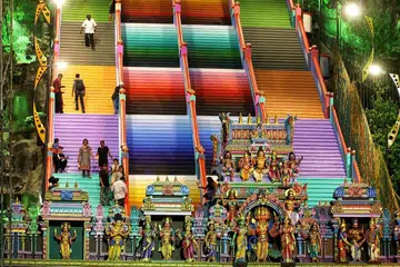 PERKETAT KESELAMATAN: Kuil Sri Subramaniyar Batu Caves antara satu daripada tiga kuil dekat Kuala Lumpur yang telah diperketat keselamatannya. - Foto fail THE STAR