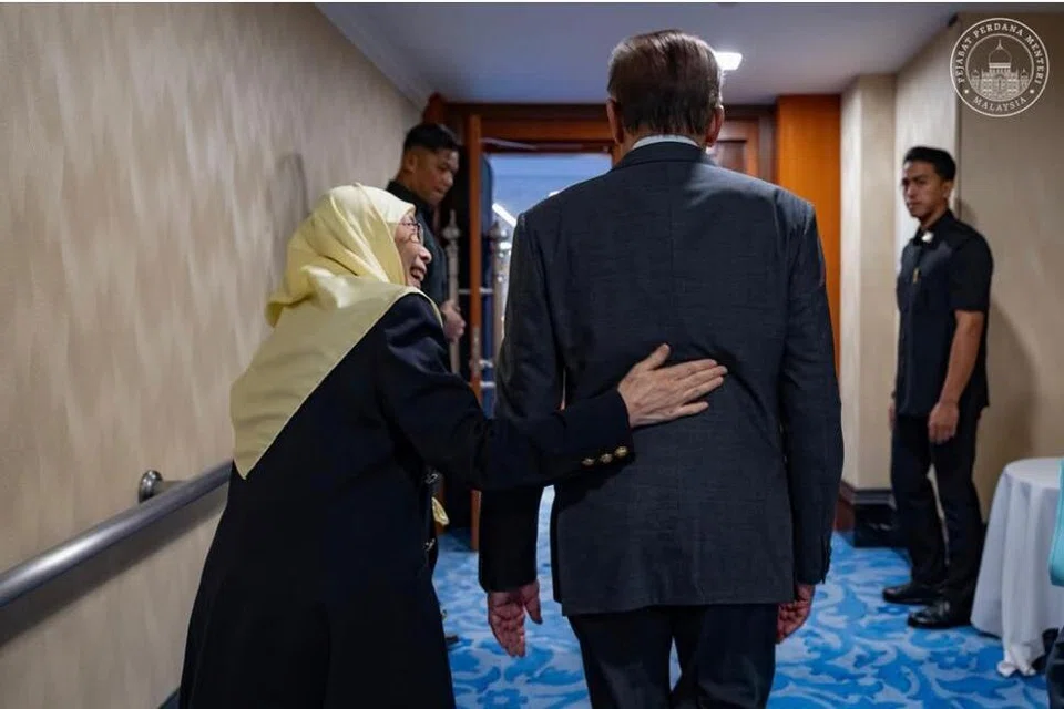 Anwar, sakit belakang, rehat