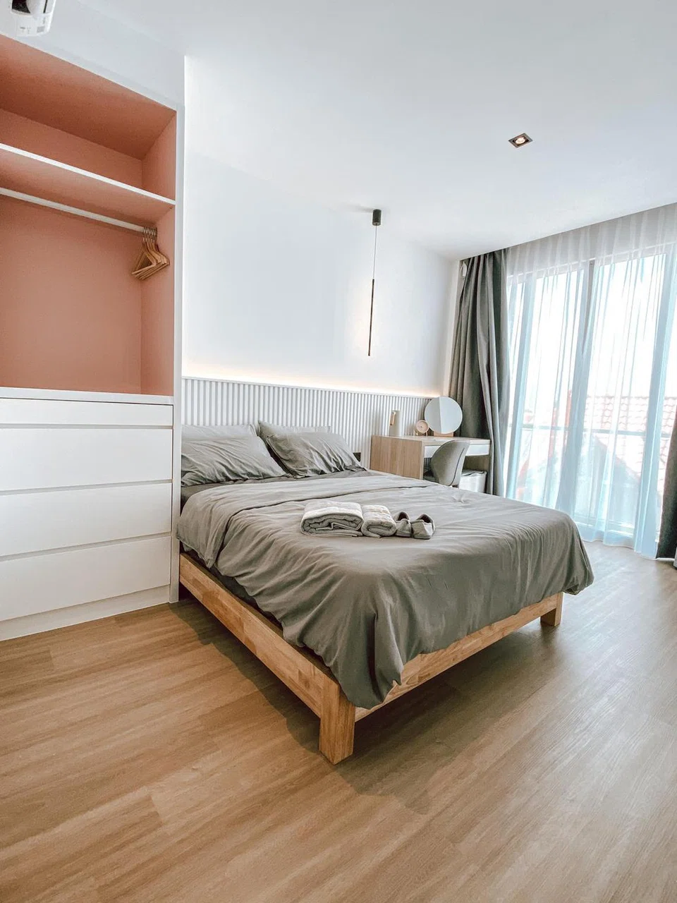 Bilik pakej ‘deluxe’ Clover Suites di East Coast.