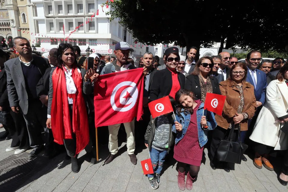 Rakyat Tunisia berhimpun dengan penuh semangat sambil mengibarkan bendera negara sempena sambutan ulang tahun ke-69 kemerdekaan Tunisia daripada penjajahan Perancis. Acara peringatan itu diadakan di ibu kota Tunis pada 20 Mac, dan disertai oleh pelbagai lapisan masyarakat.