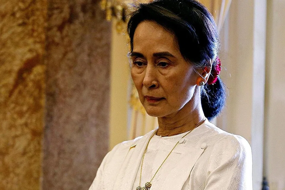 DAPAT PERHATIAN DUNIA: Pentadbiran Cik Suu Kyi yang berikrar akan meneruskan pembaharuan demokratik dan menamatkan perang sivil yang lama berjalan kian menghadapi tekanan berhubung tindakan keras ketenteraan terhadap minoriti Rohingya. - Foto REUTERS