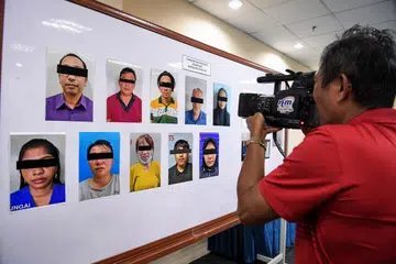 Gambar tangkapan terhadap sindiket penipuan pelaburan ‘Warburg Pincus’ ketika sidang media khas Pengarah Jabatan Siasatan Jenayah Komersial (JSJK) Bukit Aman, Datuk Seri Ramli Mohamed Yoosuf  pada 13 Ogos.