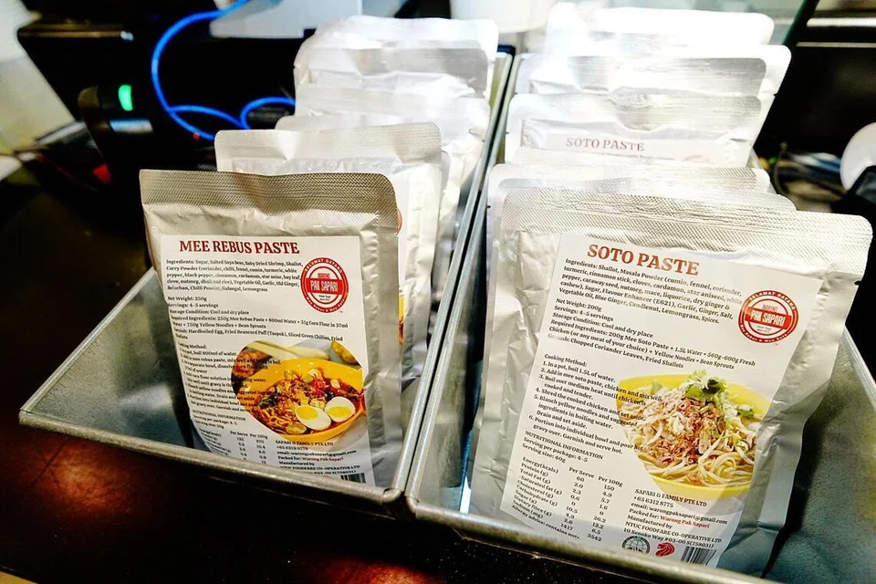 Pes soto dan pes mi rebus digunakan oleh kafe dan restoran lain dan juga melalui francais dan mesin layan diri dengan kerjasama InstaChef 24/7 bagi hidangan khas seperti mi soto udon.