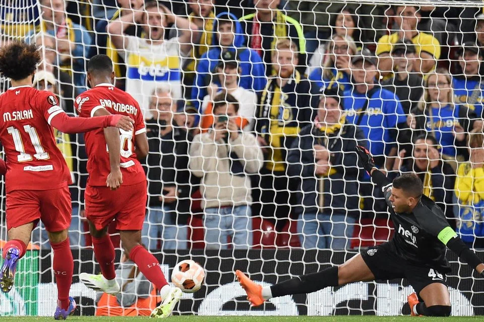 JARINGAN PERTAMA: Pemain tengah Liverpool, Ryan Gravenberch (jersi nombor 38), menjaringkan gol pertamanya buat Liverpool dalam kemenangan 2-0 atas Union Saint-Gilloise. Prestasi beliau dalam perlawanan ini meyakinkan Juergen Klopp.